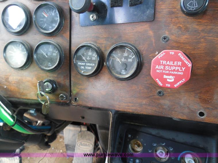 image for item I3350 1998 Peterbilt 377 semi truck