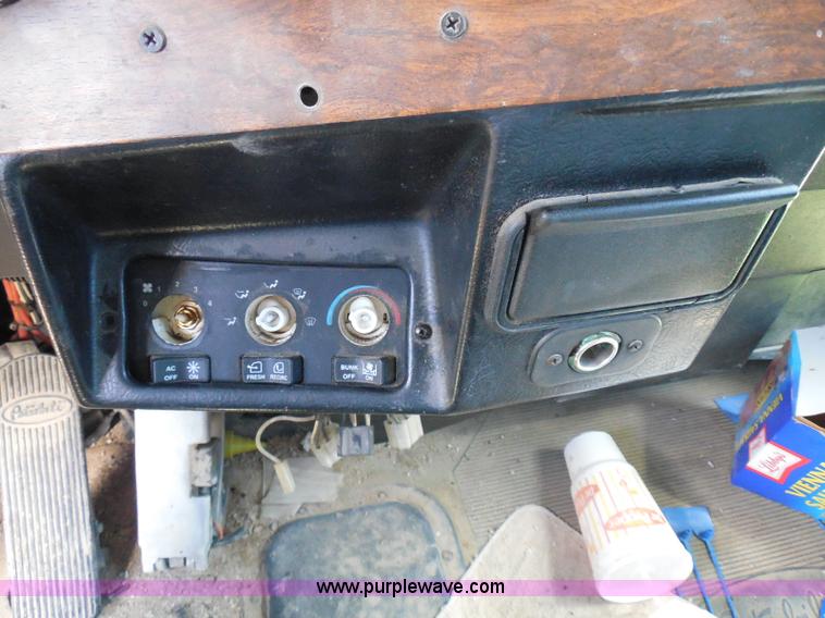 image for item I3350 1998 Peterbilt 377 semi truck