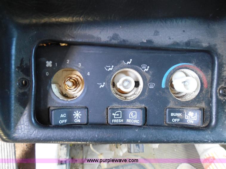 image for item I3350 1998 Peterbilt 377 semi truck