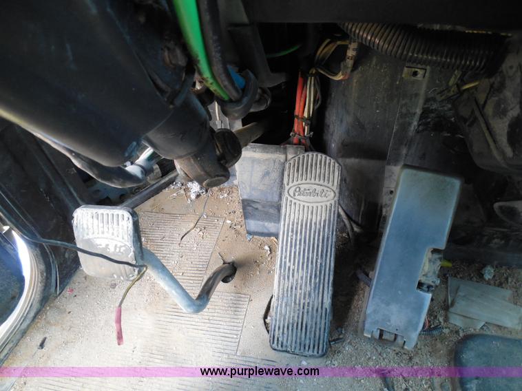 image for item I3350 1998 Peterbilt 377 semi truck