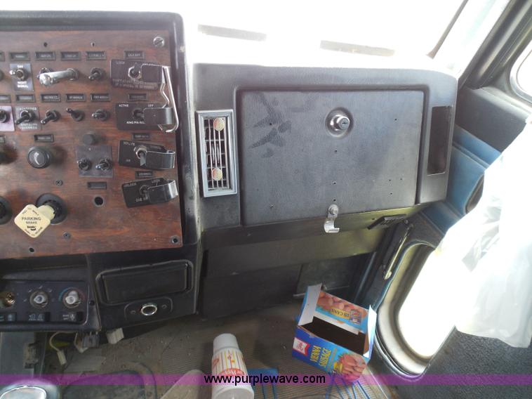 image for item I3350 1998 Peterbilt 377 semi truck