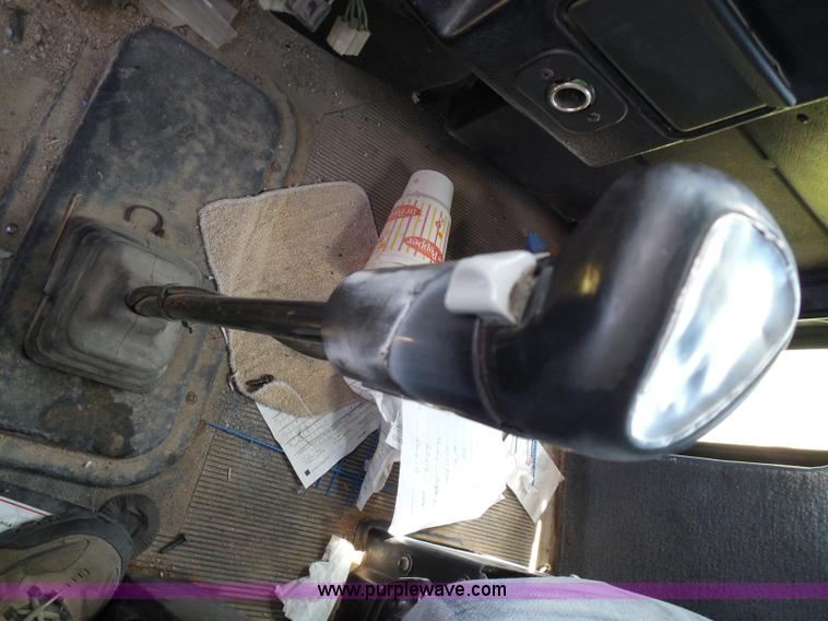 image for item I3350 1998 Peterbilt 377 semi truck