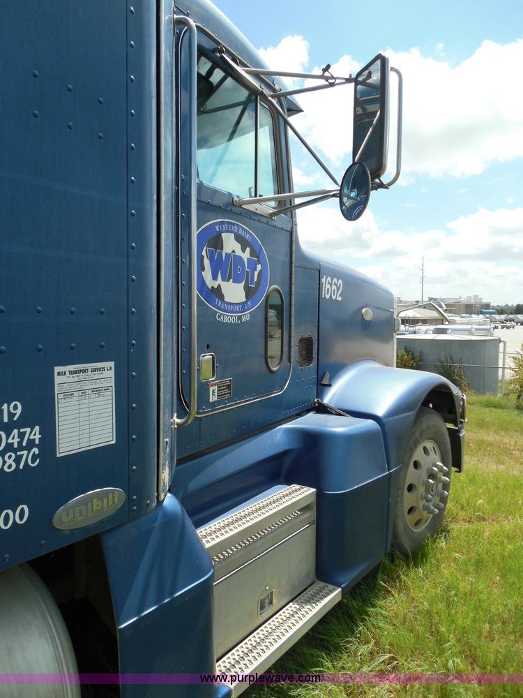 image for item I3350 1998 Peterbilt 377 semi truck