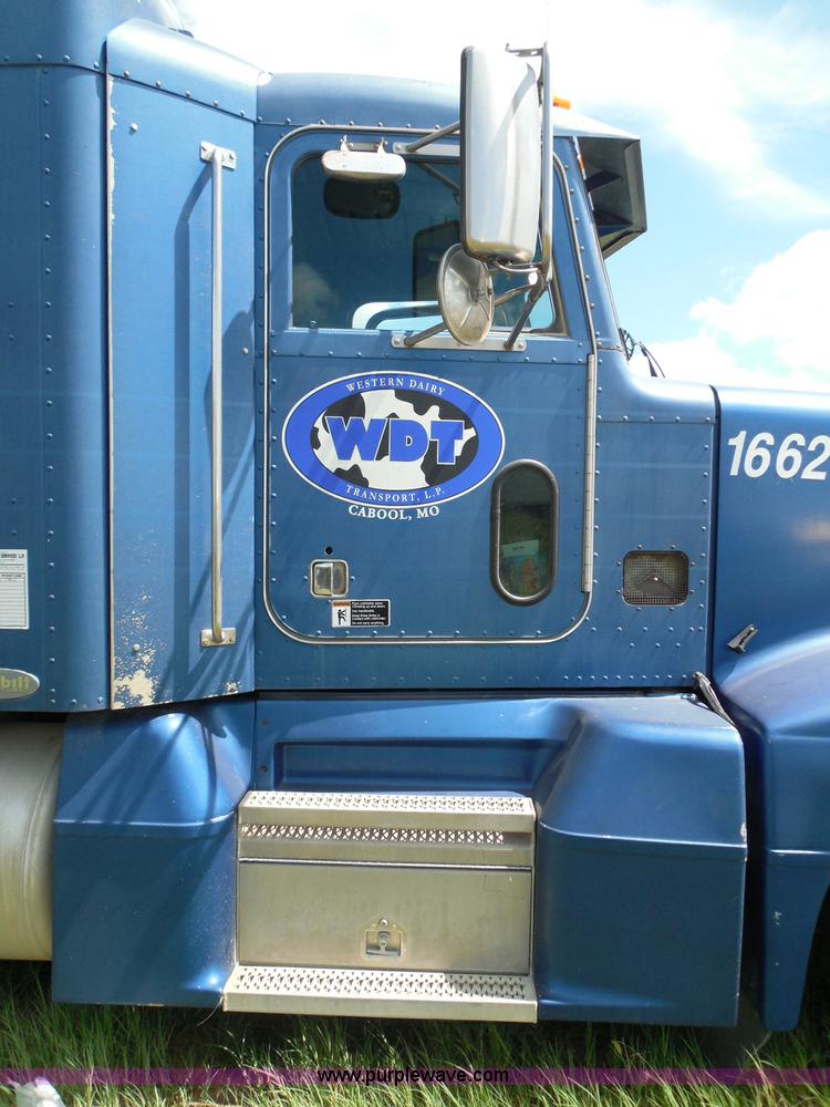 image for item I3350 1998 Peterbilt 377 semi truck