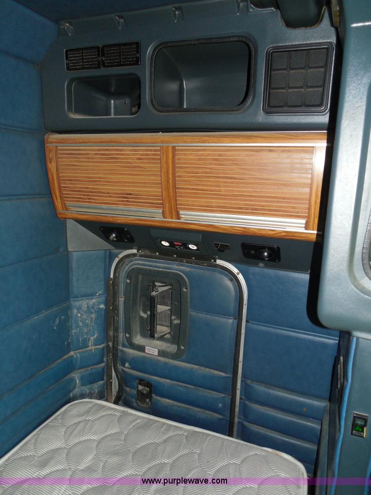 image for item I3350 1998 Peterbilt 377 semi truck