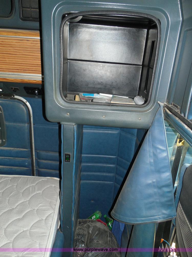 image for item I3350 1998 Peterbilt 377 semi truck