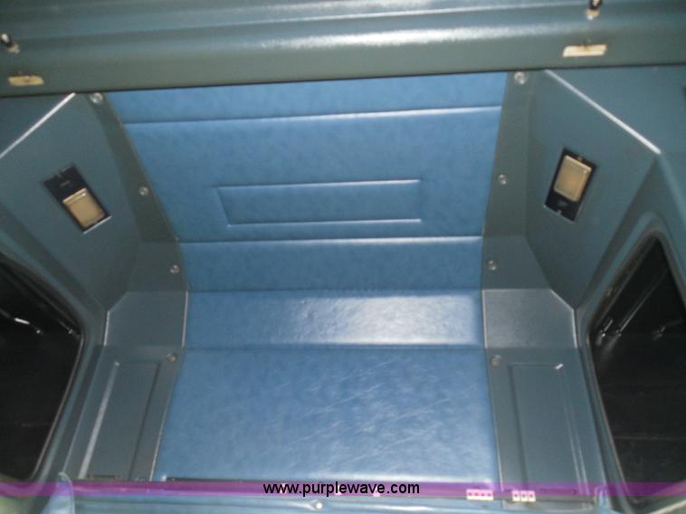 image for item I3350 1998 Peterbilt 377 semi truck