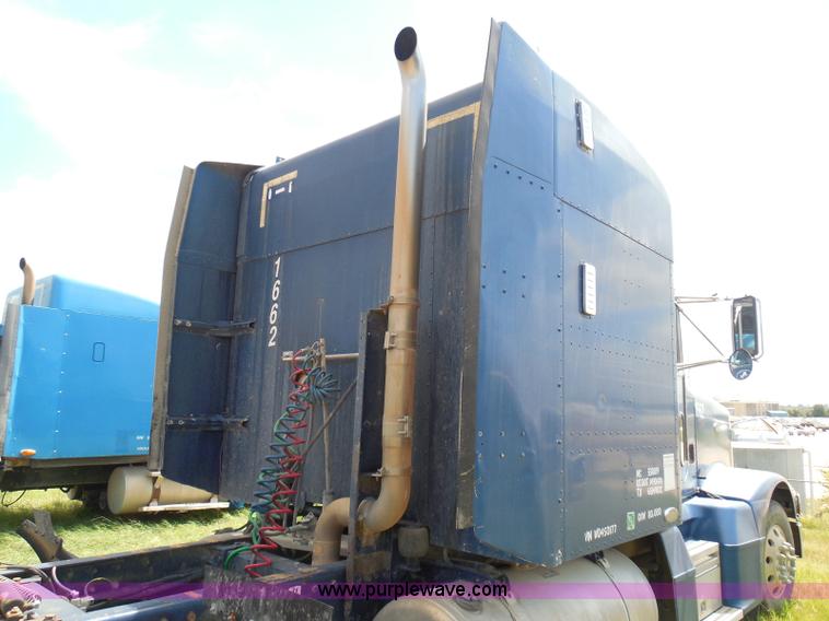 image for item I3350 1998 Peterbilt 377 semi truck