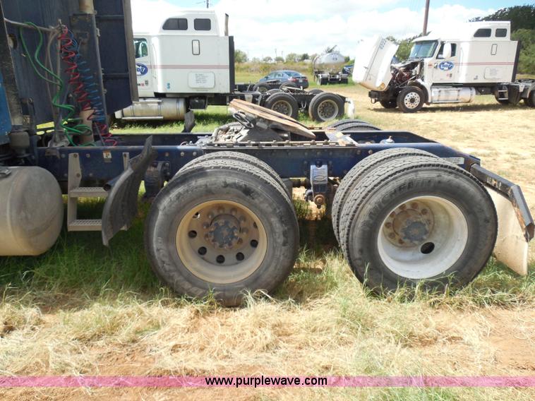 image for item I3350 1998 Peterbilt 377 semi truck