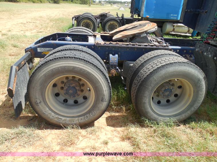 image for item I3350 1998 Peterbilt 377 semi truck