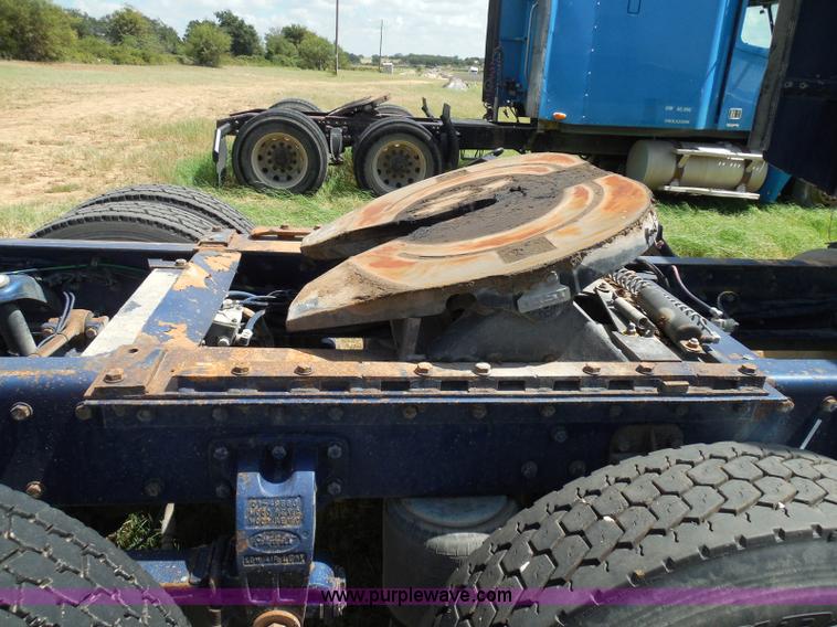 image for item I3350 1998 Peterbilt 377 semi truck