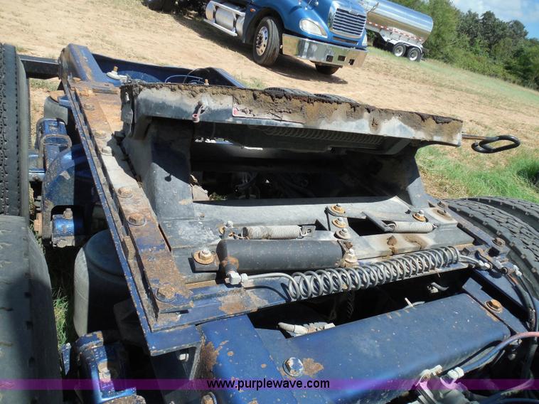 image for item I3350 1998 Peterbilt 377 semi truck