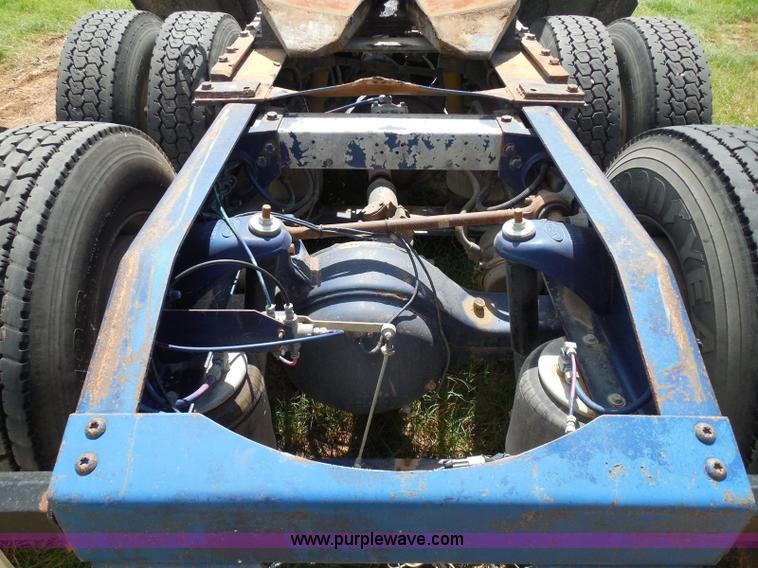 image for item I3350 1998 Peterbilt 377 semi truck