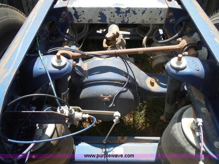 image for item I3350 1998 Peterbilt 377 semi truck