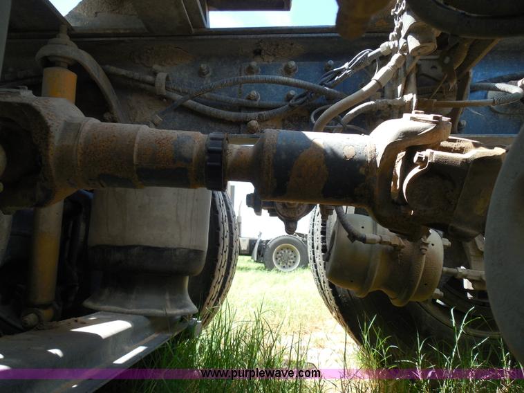 image for item I3350 1998 Peterbilt 377 semi truck