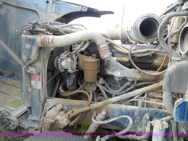 image for item I3350 1998 Peterbilt 377 semi truck