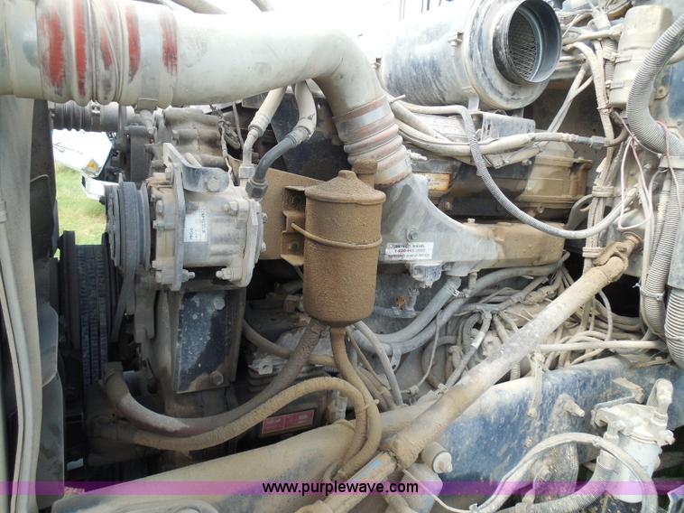 image for item I3350 1998 Peterbilt 377 semi truck