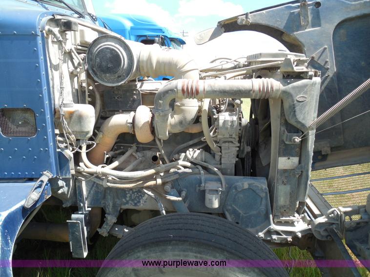 image for item I3350 1998 Peterbilt 377 semi truck