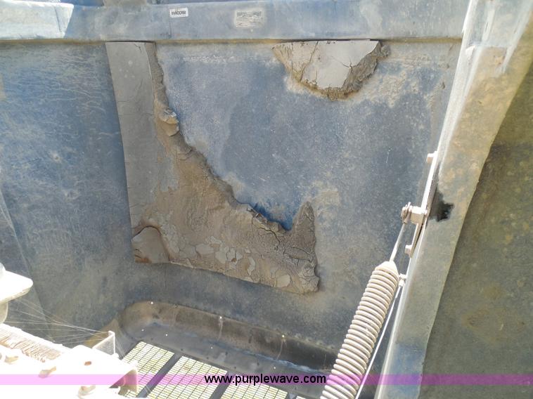 image for item I3350 1998 Peterbilt 377 semi truck