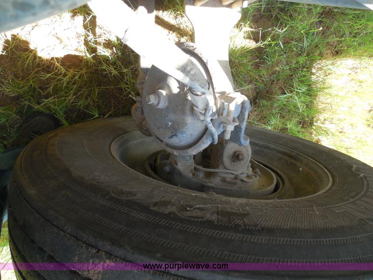 image for item I3350 1998 Peterbilt 377 semi truck