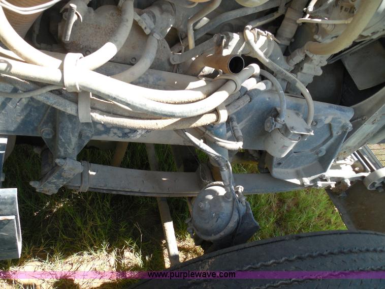 image for item I3350 1998 Peterbilt 377 semi truck