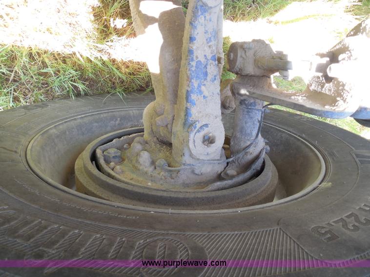 image for item I3350 1998 Peterbilt 377 semi truck