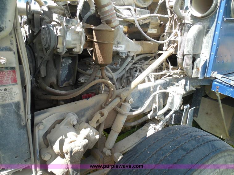 image for item I3350 1998 Peterbilt 377 semi truck