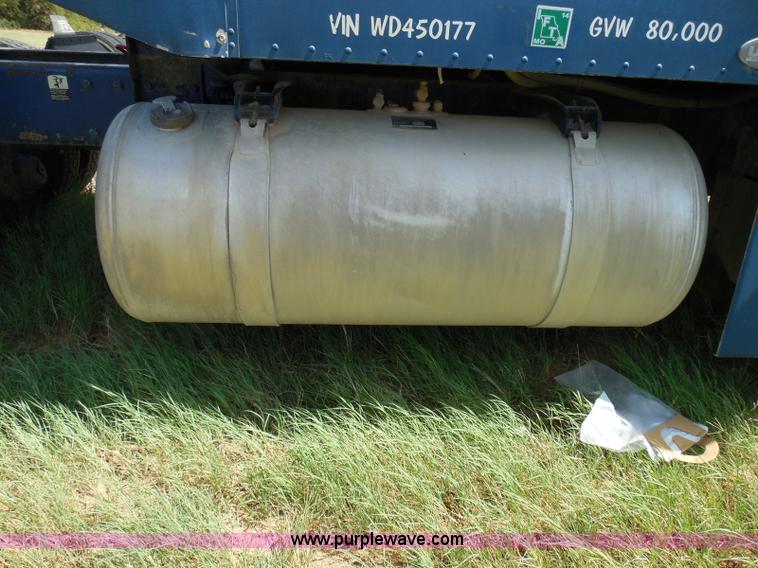 image for item I3350 1998 Peterbilt 377 semi truck