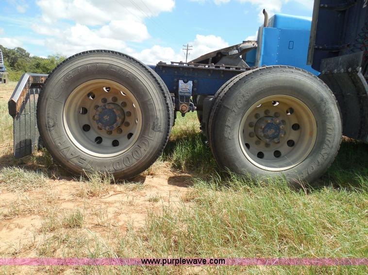 image for item I3350 1998 Peterbilt 377 semi truck