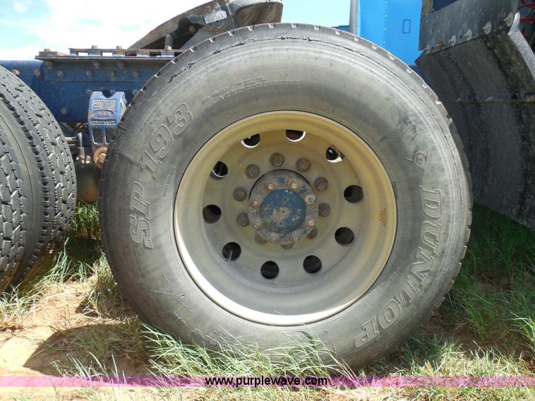 image for item I3350 1998 Peterbilt 377 semi truck