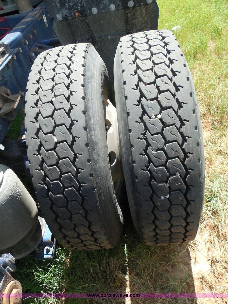 image for item I3350 1998 Peterbilt 377 semi truck