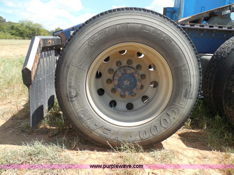 image for item I3350 1998 Peterbilt 377 semi truck