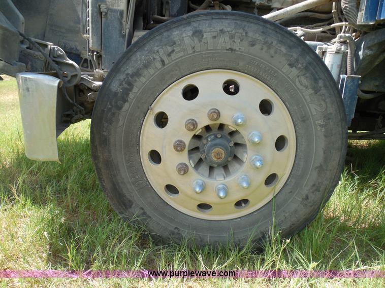 image for item I3350 1998 Peterbilt 377 semi truck