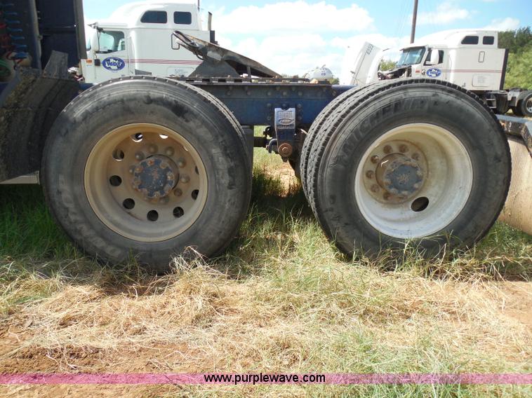 image for item I3350 1998 Peterbilt 377 semi truck