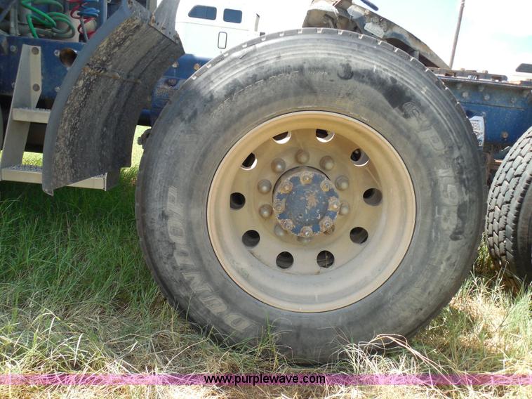 image for item I3350 1998 Peterbilt 377 semi truck