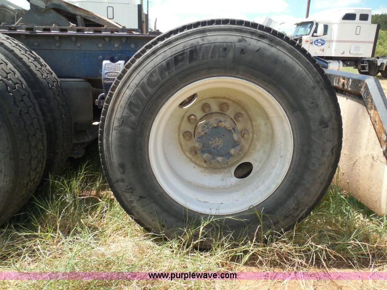 image for item I3350 1998 Peterbilt 377 semi truck