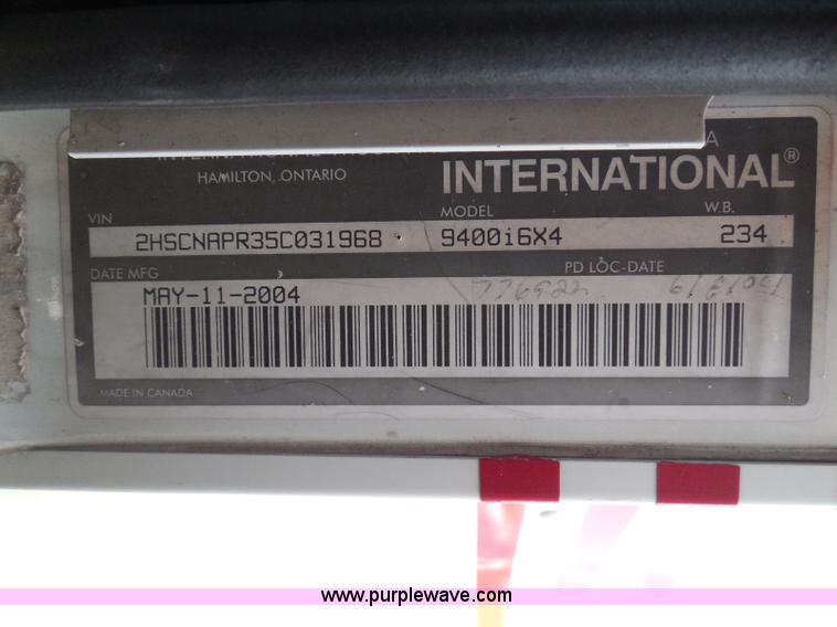 image for item I3351 2005 International 9400i semi truck