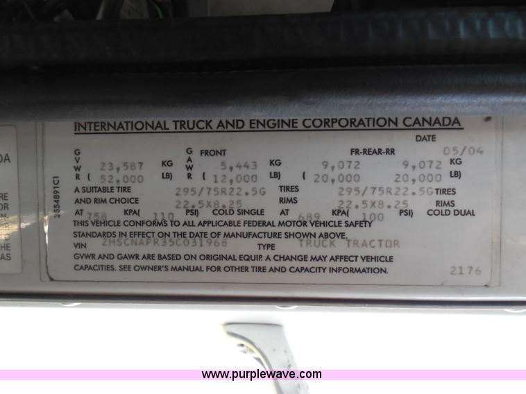 image for item I3351 2005 International 9400i semi truck