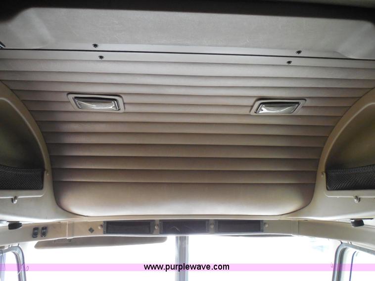 image for item I3351 2005 International 9400i semi truck