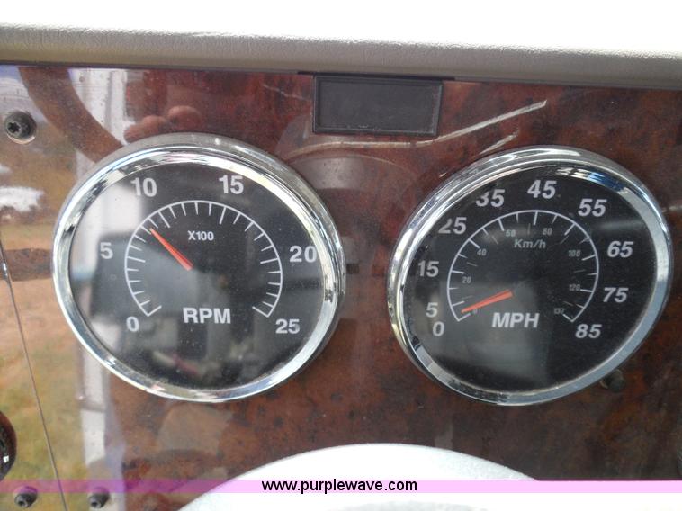 image for item I3351 2005 International 9400i semi truck