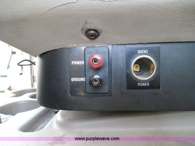 image for item I3351 2005 International 9400i semi truck