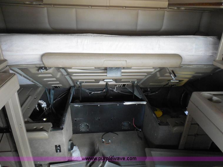 image for item I3351 2005 International 9400i semi truck