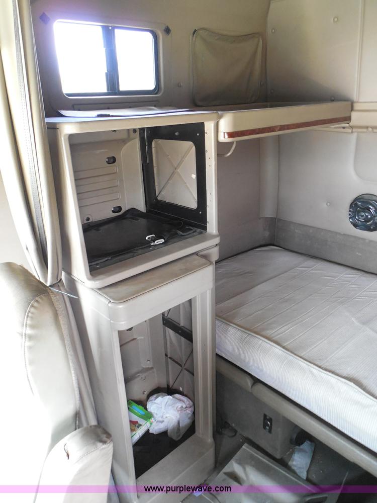 image for item I3351 2005 International 9400i semi truck