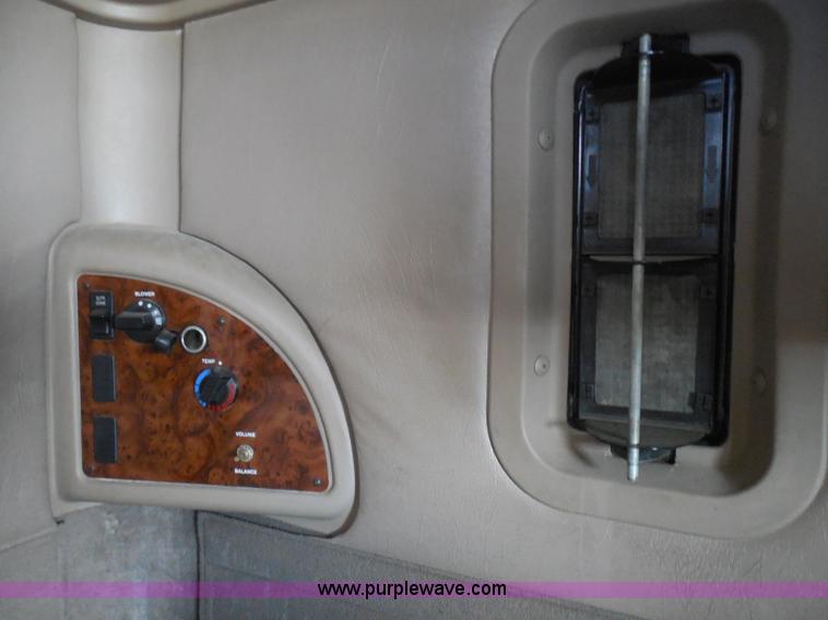 image for item I3351 2005 International 9400i semi truck