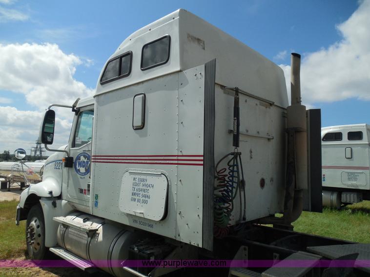 image for item I3351 2005 International 9400i semi truck