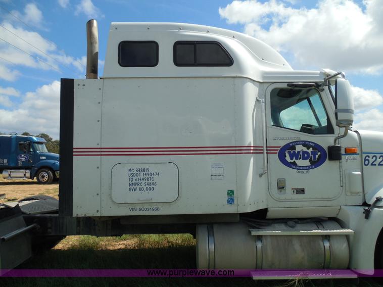 image for item I3351 2005 International 9400i semi truck