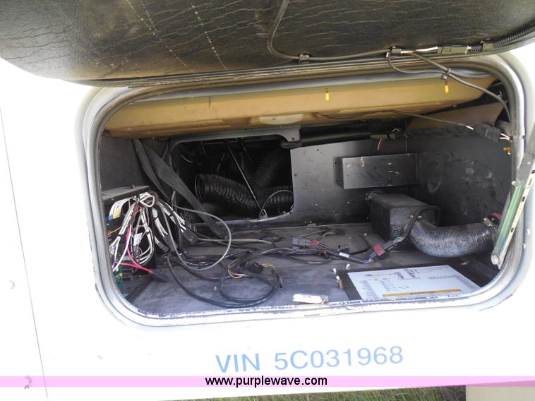 image for item I3351 2005 International 9400i semi truck