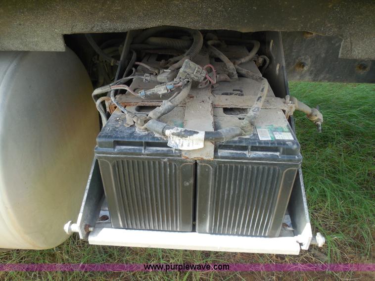 image for item I3351 2005 International 9400i semi truck