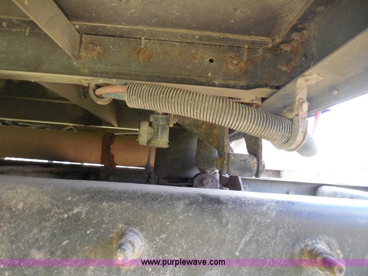 image for item I3351 2005 International 9400i semi truck