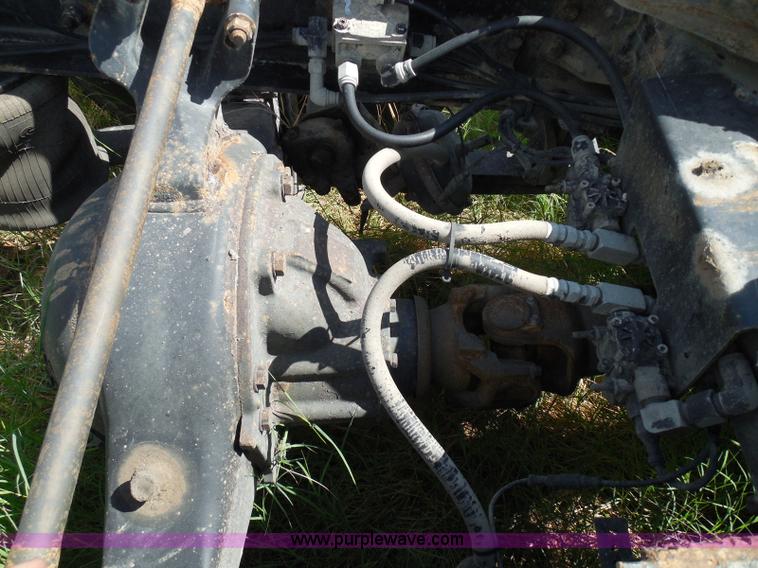 image for item I3351 2005 International 9400i semi truck